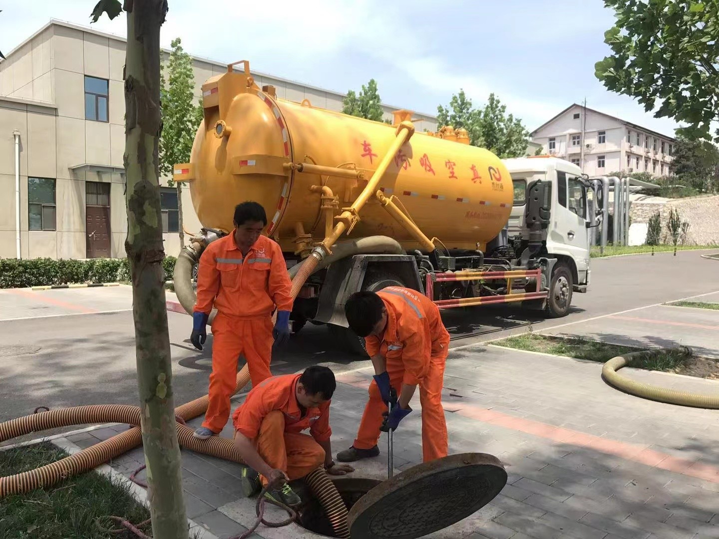 崇州化粪池清理与5-8吨吸粪车施工效率分析